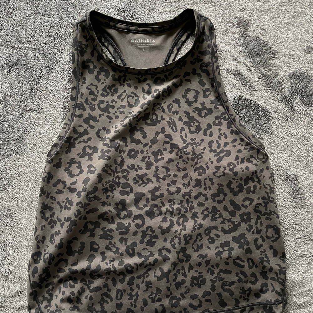 Athleta leopard print shanti crop top
